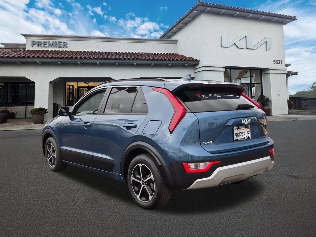 Certified 2025 Kia Niro EX FWD image 6