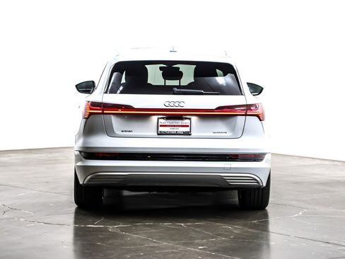 Used 2023 Audi e-tron Premium Plus w/ Premium Plus Package image 4