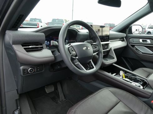 Used 2025 Ford Explorer Platinum w/ Ultimate Package image 27