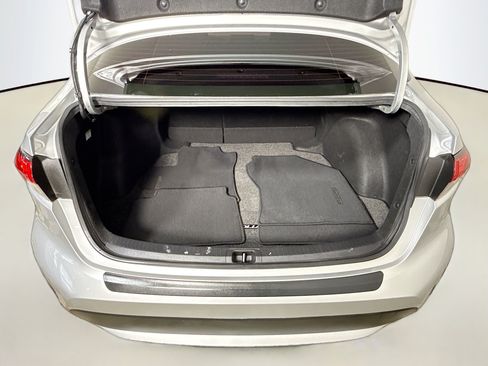 Used 2020 Toyota Corolla LE w/ Carpet Mat Package (TMS) FWD image 35