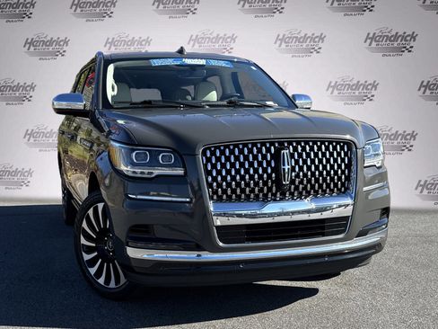Used 2022 Lincoln Navigator Black Label image 2