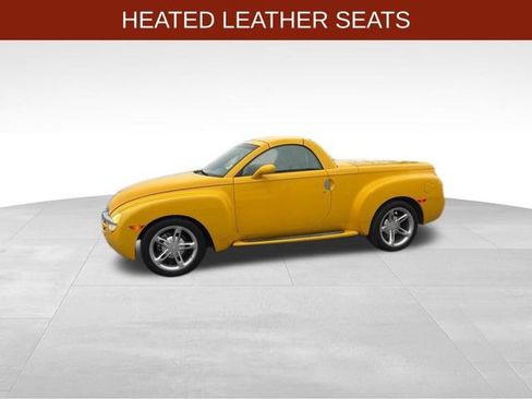Used 2005 Chevrolet SSR w/ Preferred Equipment Group image 4