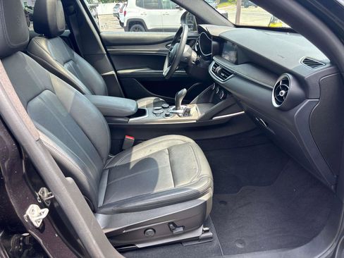 Used 2022 Alfa Romeo Stelvio Ti image 14
