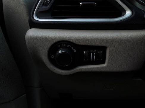 Used 2024 Chrysler Voyager LX FWD image 25