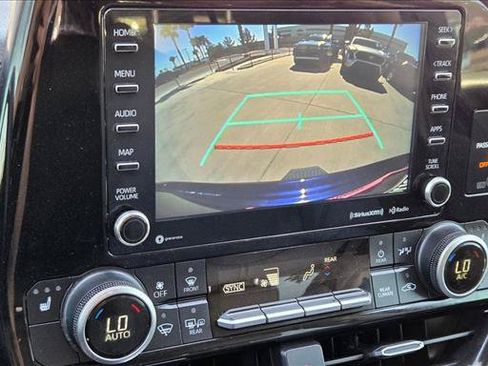 Used 2021 Toyota Highlander XLE FWD image 12