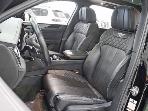 Used 2019 Bentley Bentayga image 23