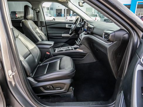 Used 2024 Ford Explorer XLT w/ Equipment Group 202A image 15