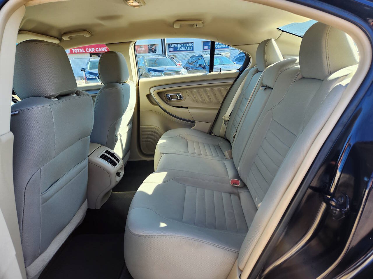 Used 2016 Ford Taurus SE FWD image 14