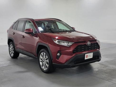 Certified 2020 Toyota RAV4 XLE Premium AWD/4WD image 2
