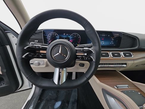 Used 2024 Mercedes-Benz GLS 450 4MATIC image 18