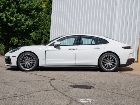 New 2025 Porsche Panamera image 2