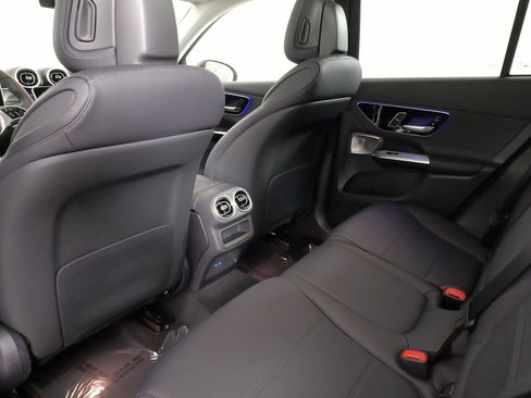 Used 2024 Mercedes-Benz GLC 300 4MATIC image 33