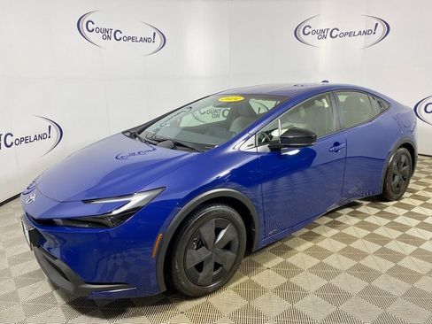 Used 2024 Toyota Prius LE image 3