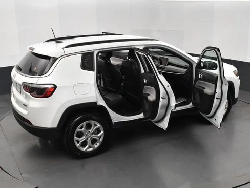 Used 2024 Jeep Compass Latitude AWD/4WD image 6