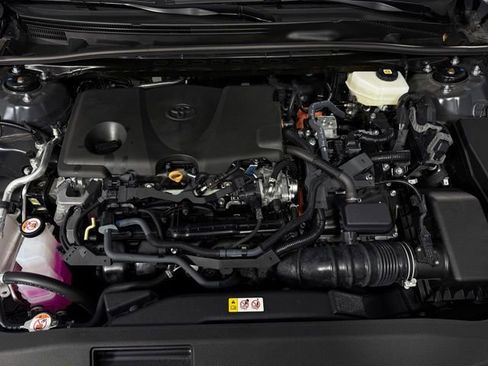 Used 2025 Toyota Camry SE image 13