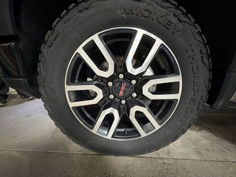 Used 2024 GMC Sierra 1500 AT4 w/ Technology Package AWD/4WD image 4