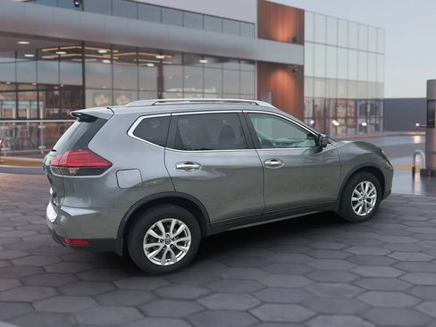 Used 2017 Nissan Rogue SV AWD/4WD image 13