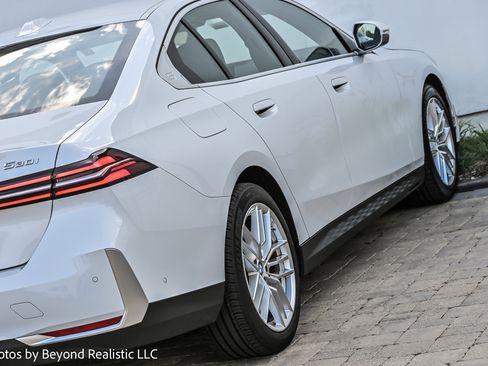 Used 2024 BMW 530i xDrive image 13