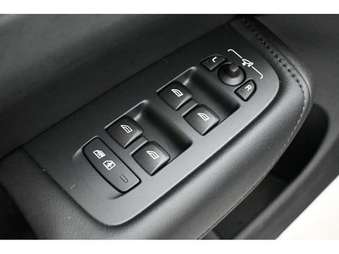 Used 2025 Volvo XC60 T8 Plus w/ Protection Package Premier AWD/4WD image 33