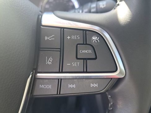 Used 2021 Toyota Highlander LE image 20