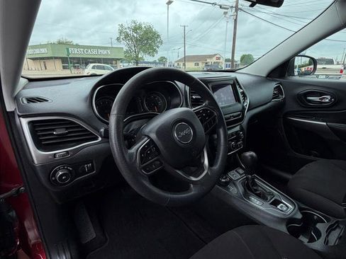 Used 2019 Jeep Cherokee Latitude w/ Popular Appearance Group AWD/4WD image 9
