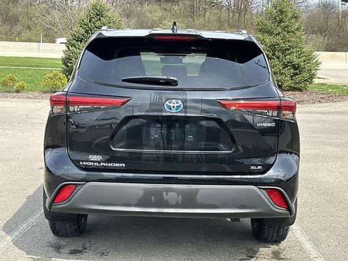 Used 2021 Toyota Highlander XLE image 4