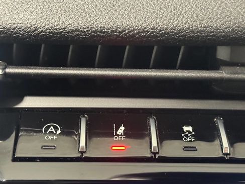 Used 2023 Jeep Grand Cherokee Laredo w/ Luxury Tech Group I image 35