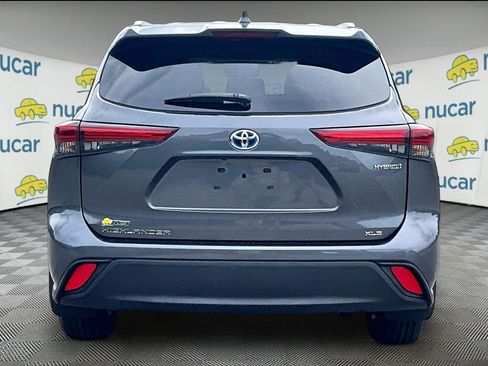 Used 2023 Toyota Highlander XLE AWD/4WD image 5