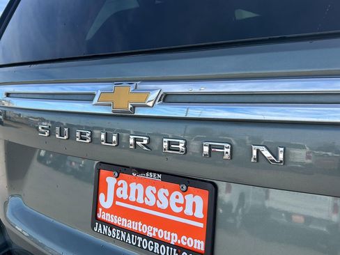 Used 2023 Chevrolet Suburban Premier image 21