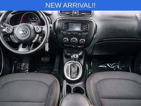 Used 2016 Kia Soul + image 13