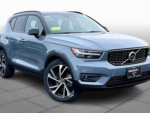 Certified 2022 Volvo XC40 T5 R-Design w/ Advanced Package image 2