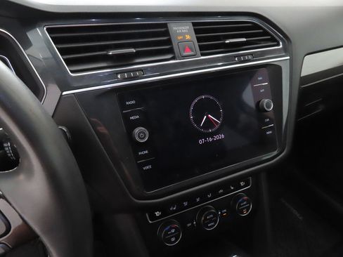 Used 2021 Volkswagen Tiguan SEL AWD/4WD image 18