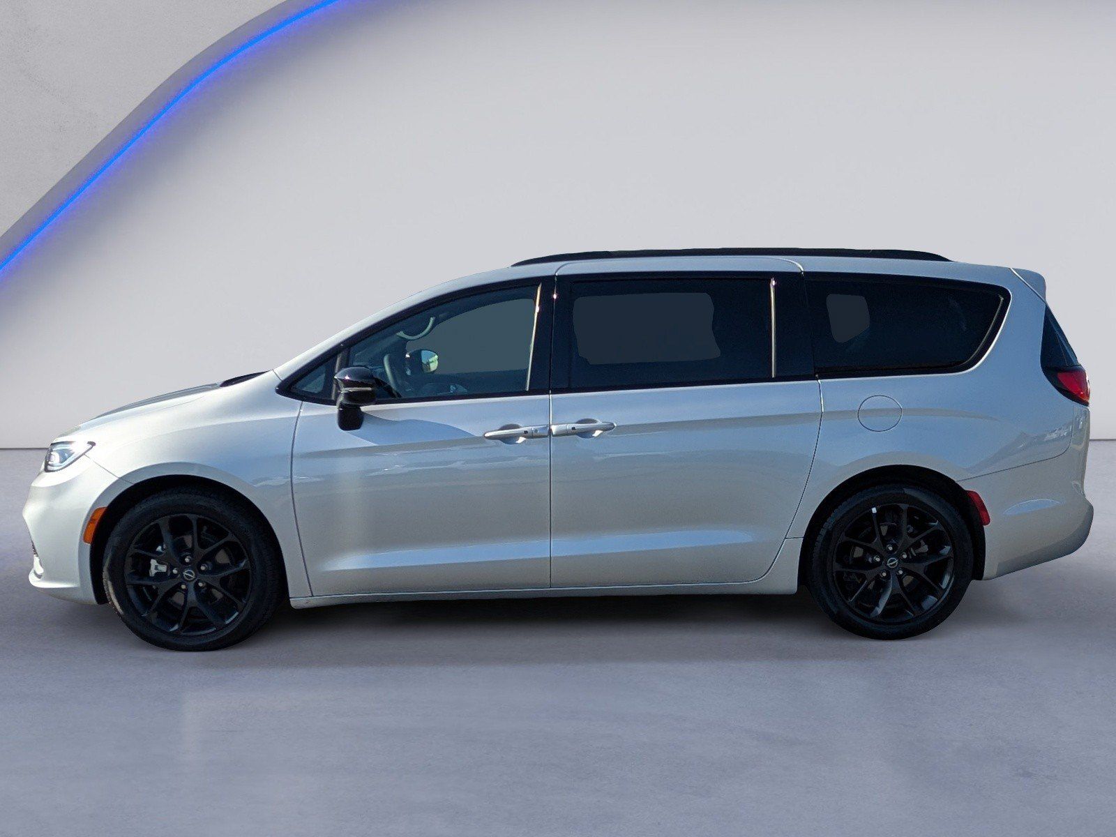 Used 2026 Chrysler Pacifica Limited w/ S Appearance Package FWD image 6