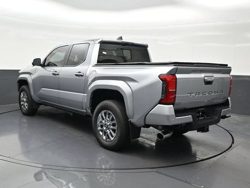 Used 2025 Toyota Tacoma Limited AWD/4WD image 3