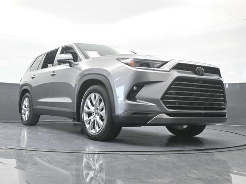 Used 2025 Toyota Grand Highlander AWD image 66