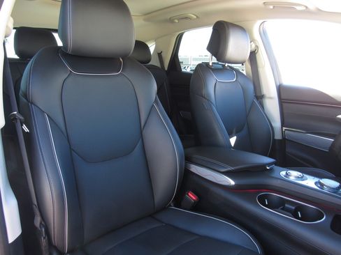 Used 2024 Genesis GV70 2.5T w/ Advanced Package image 11