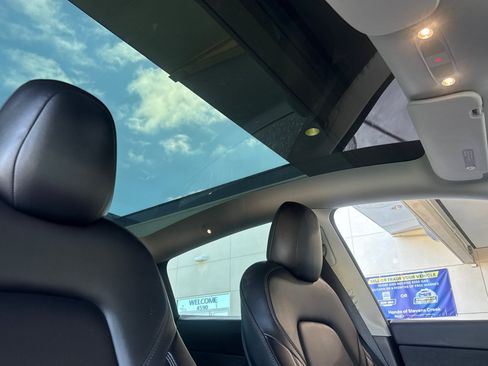 Used 2022 Tesla Model Y Performance AWD/4WD image 26