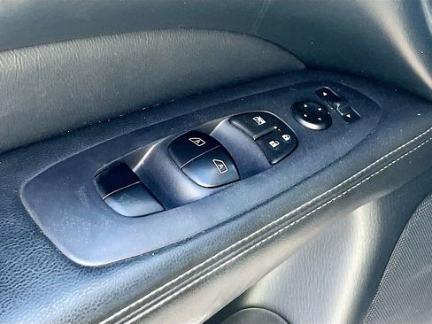 Used 2020 Nissan Pathfinder SL image 18