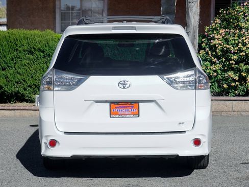 Used 2016 Toyota Sienna SE image 7