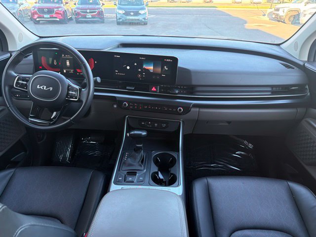 Used 2025 Kia Carnival FWD image 15