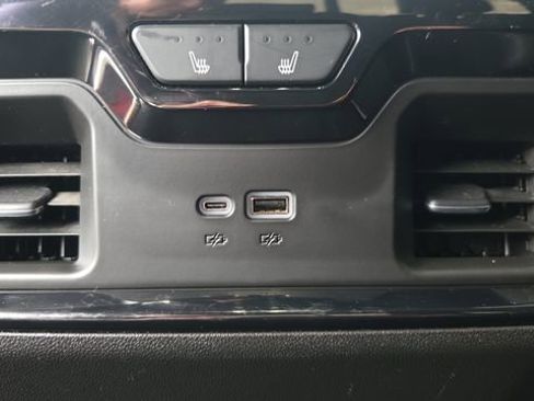 Used 2025 GMC Sierra 2500 AT4 w/ Technology Package image 30