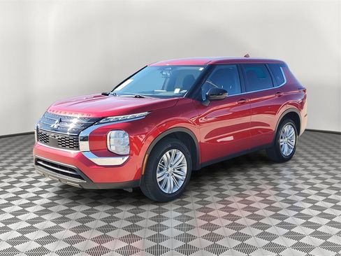 Used 2024 Mitsubishi Outlander ES image 8