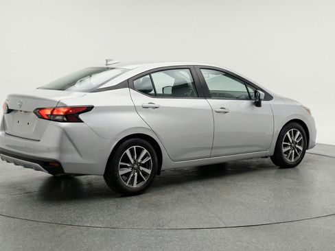 Used 2025 Nissan Versa SV image 9