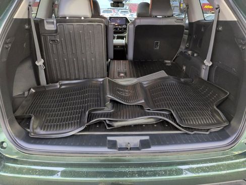 Used 2023 Toyota Highlander XLE image 23