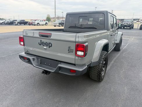 Used 2021 Jeep Gladiator Sport image 23