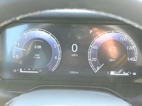 New 2025 Jeep Grand Cherokee L Laredo image 10