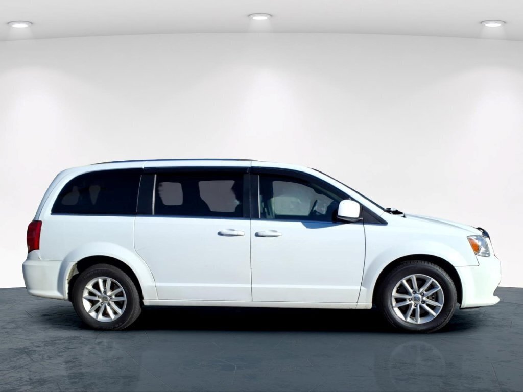 Used 2019 Dodge Grand Caravan SXT w/ Driver Convenience Group FWD image 14