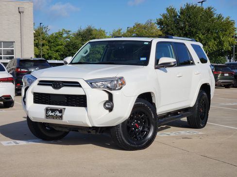 Used 2022 Toyota 4Runner SR5 Premium w/ Moonroof Package AWD/4WD image 1