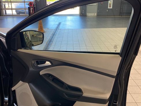 Used 2015 Ford Focus SE w/ SE Sport Package FWD image 24