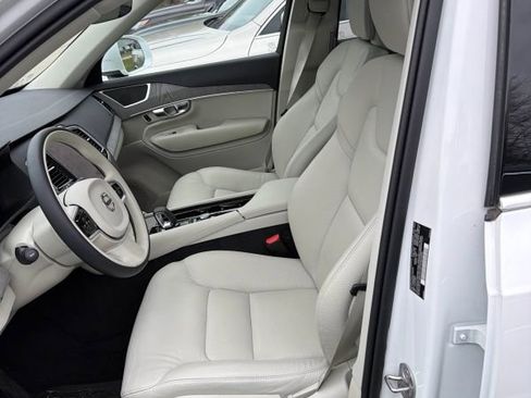 Used 2025 Volvo XC90 B6 Plus image 3